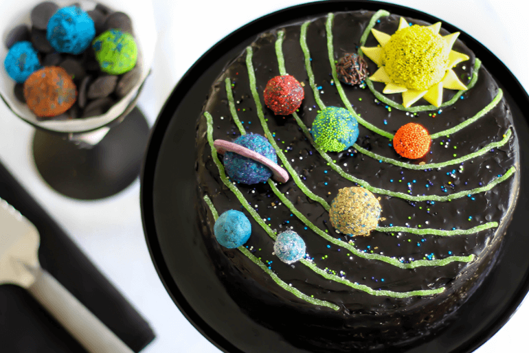 Pastel de cumpleaños de sistema solar | Betty Crocker