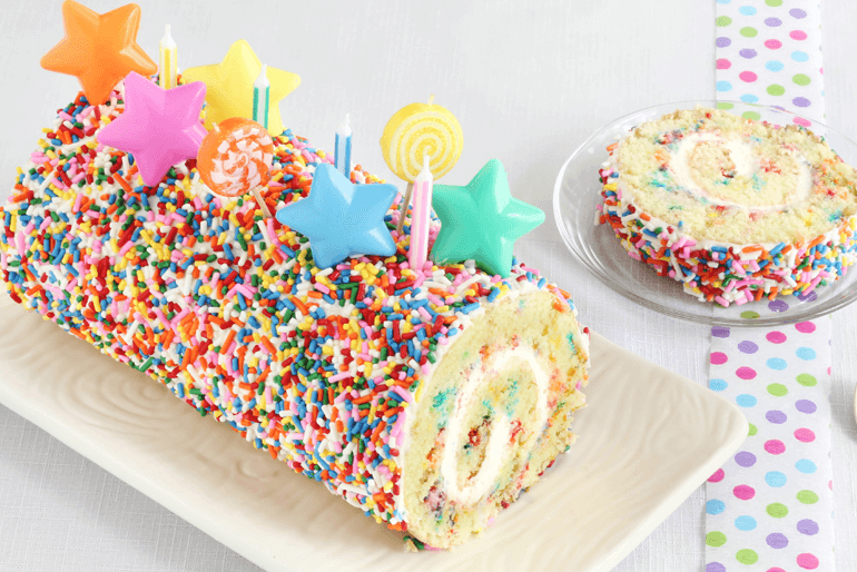 Tarta de Cumpleaños (con Confeti Sprinkles) - Receta Americana